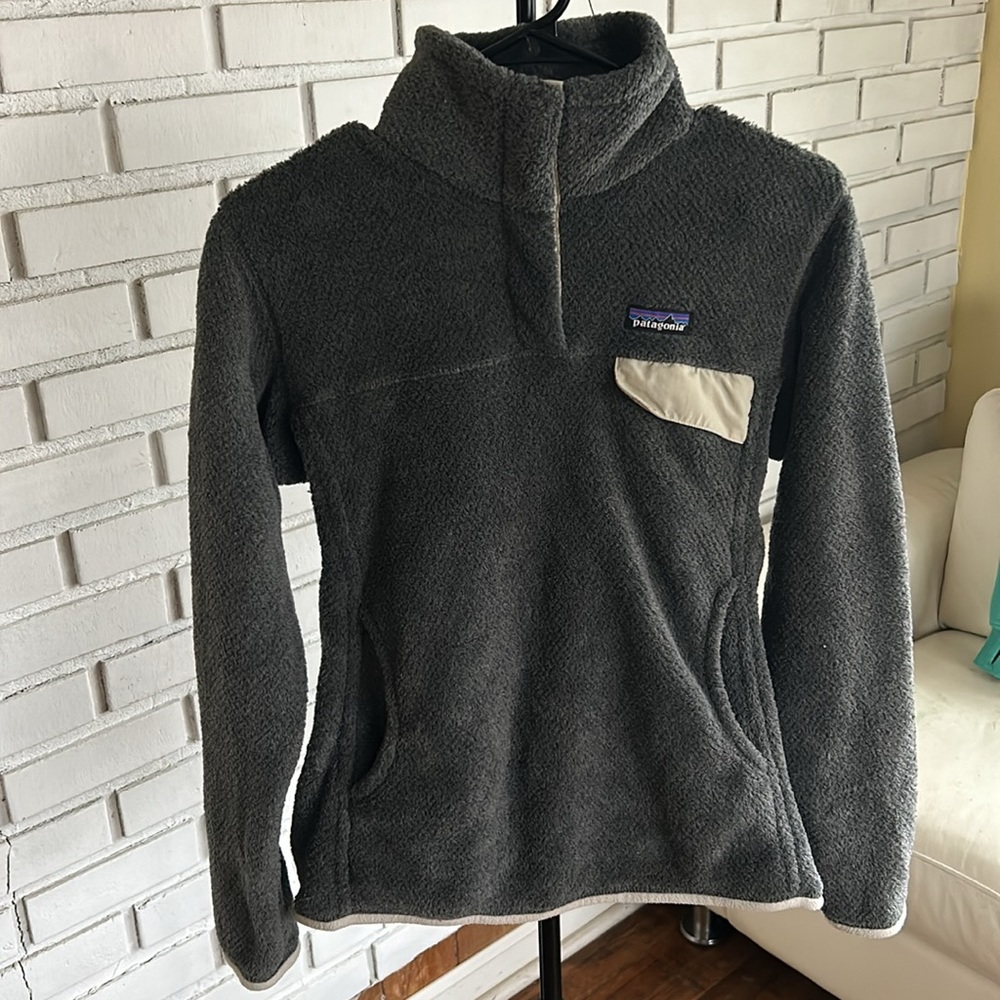 Patagonia Re-tool half-snap fleece pullover. Gray. Size Medium
